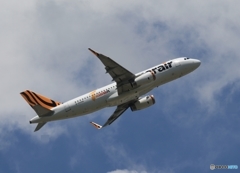 雲付き　tigerair A320　飛び立ち　