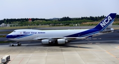 到着（1）　NCA Cargo 747-400F初号機　