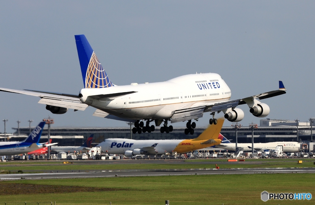 UNITED 747-400 N121UA 到着　