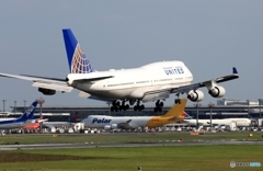 UNITED 747-400 N121UA 到着　