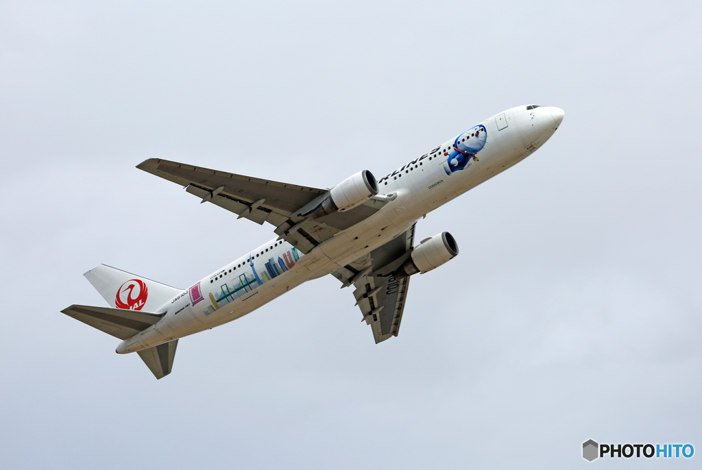 JAL「ドラえもんジェット」767-300 JA610J離陸