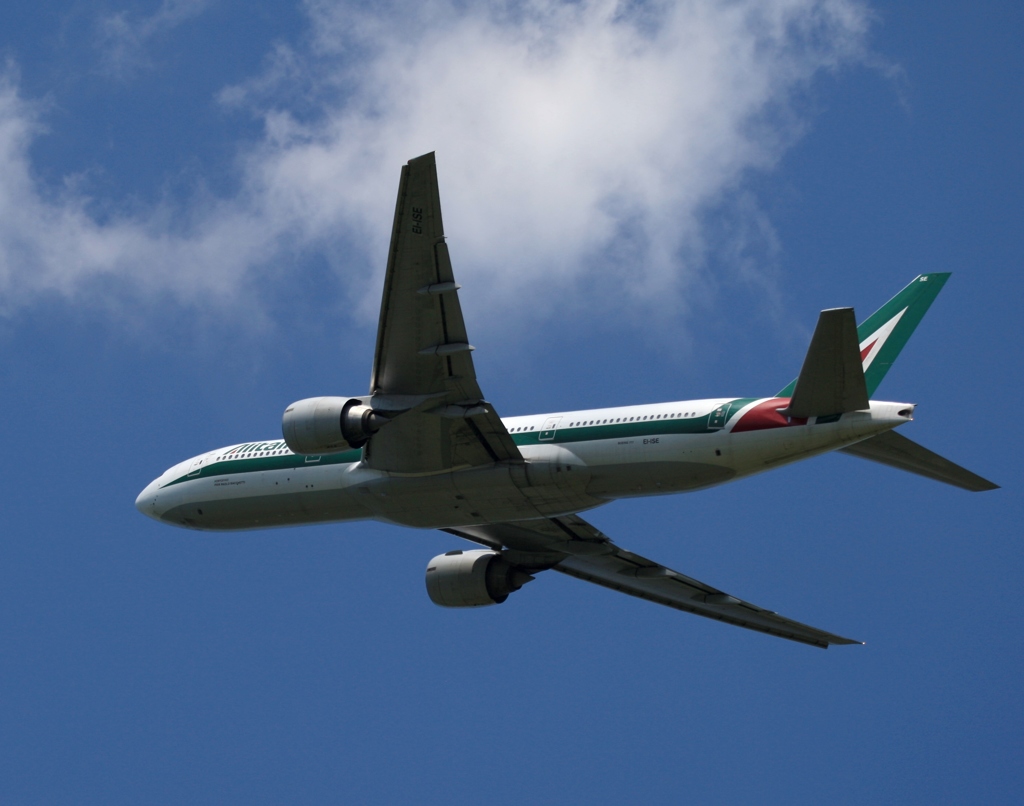 Alitalia 777-200 出発　