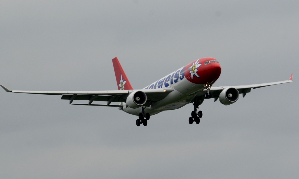 着陸（100）edelweiss A330-223 
