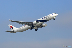 離陸 Malaysia one world 9M-MTO
