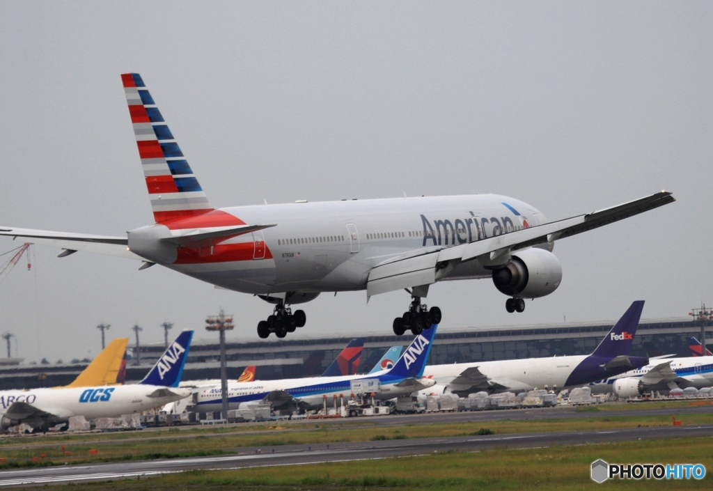 着陸　AMERICAN 777-223 