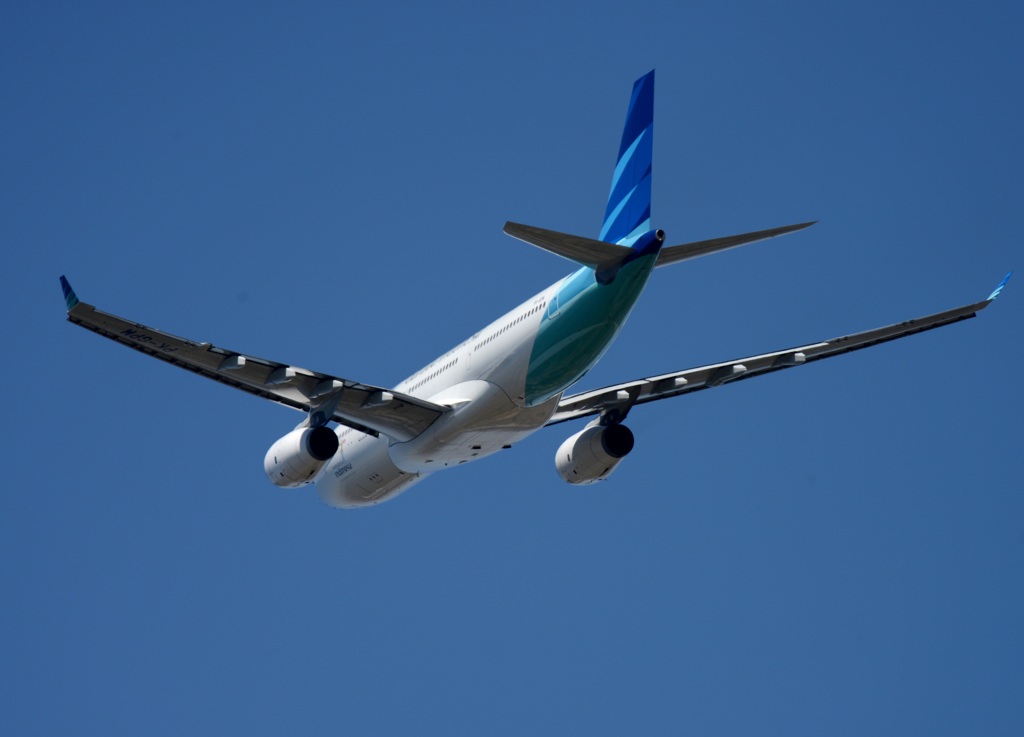 ｶﾞﾙｰﾀﾞ A330-243 出発
