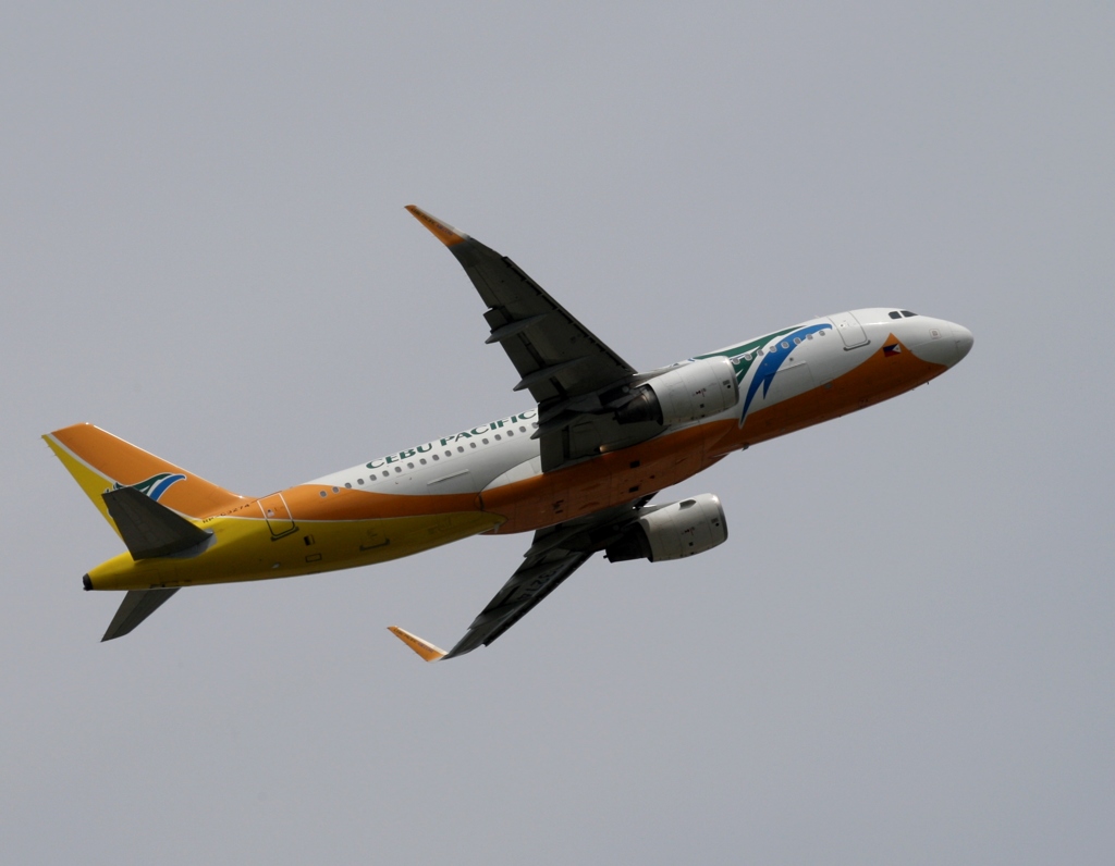 離陸　SEBU A320-200 