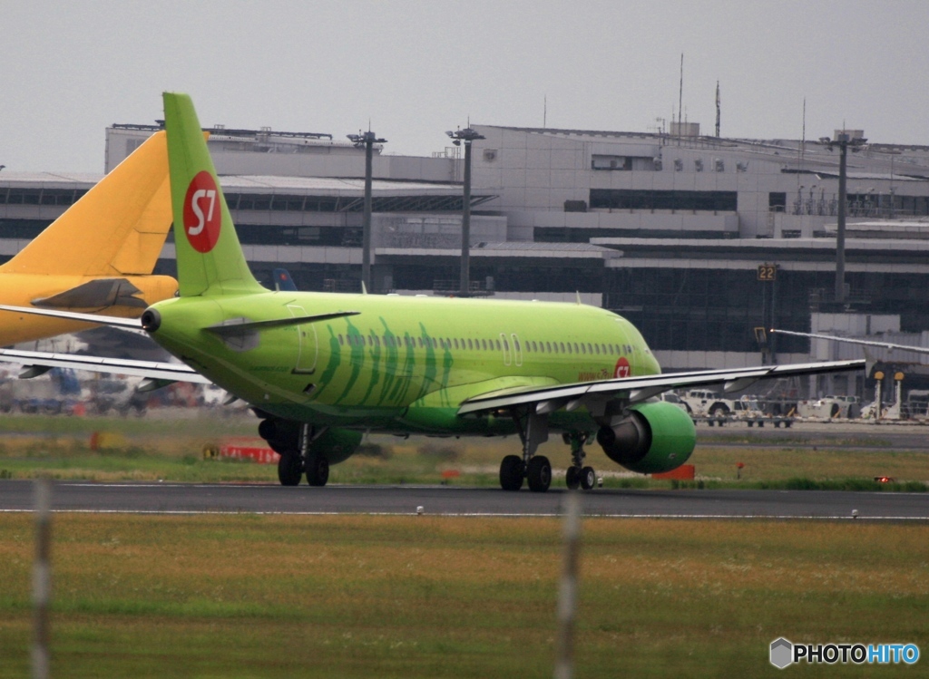 S7 A320-214 出発　