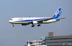 到着　ANA 767-381 