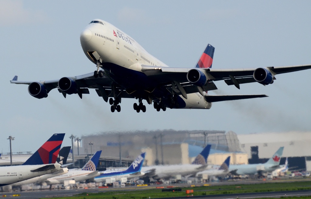 DELTA 747-400 離陸
