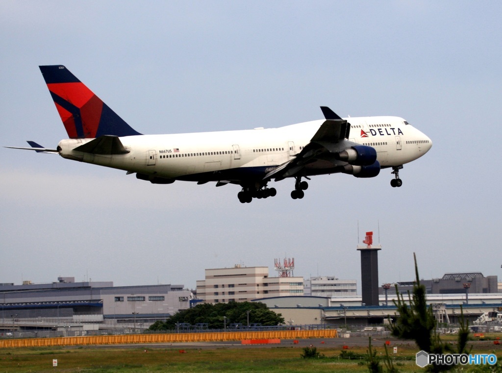 Delta 747-400 到着　