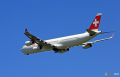 「青い空」 Swiss A340-313 HB-JMF出発 