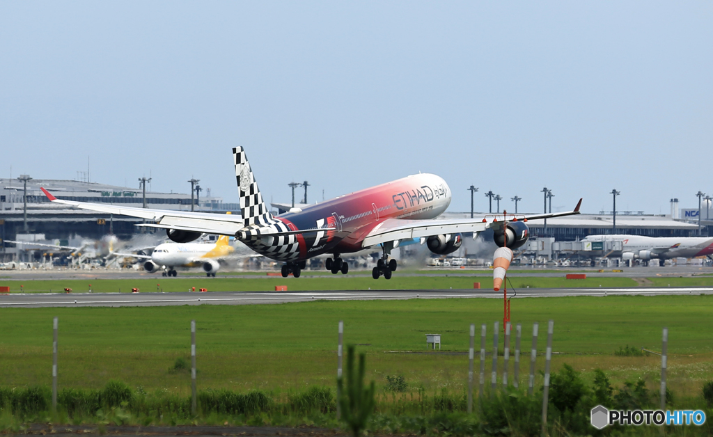 ETIHAD A340-642 A6-EHJ F-1 到着