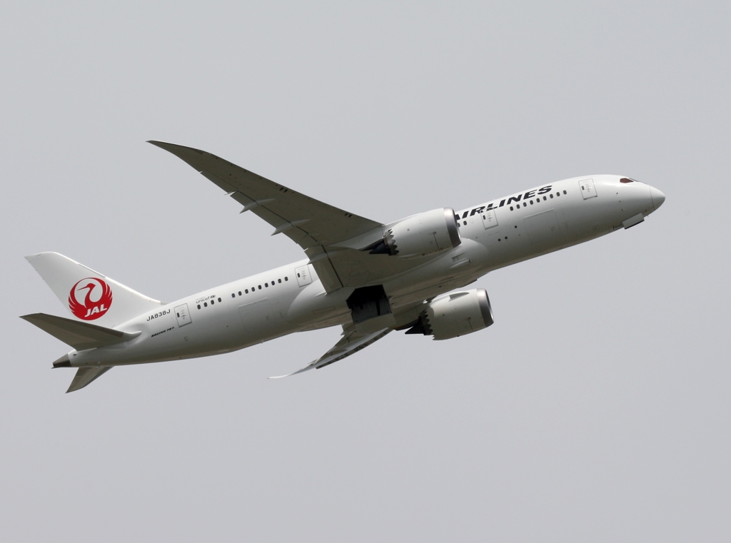 離陸　JAL 787-8
