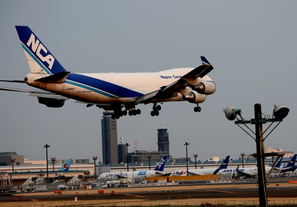 到着 NCA 747-400F