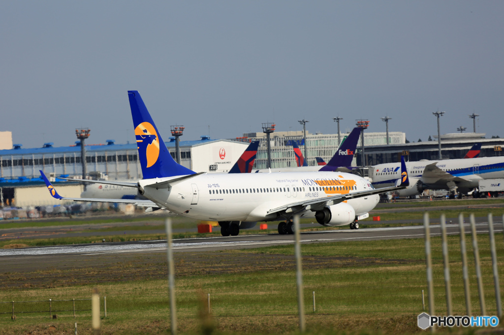 MONGOLIAN 737-800 JU-1015 離陸