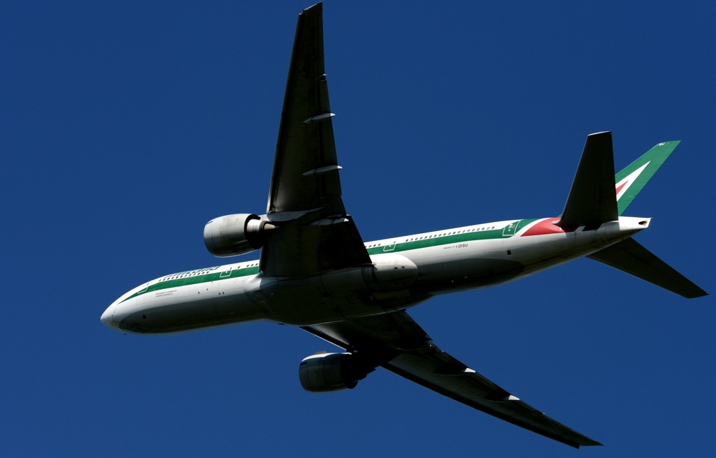 離陸（263）Alitalia 777-200 
