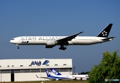 ANA STAR 777-300 到着　