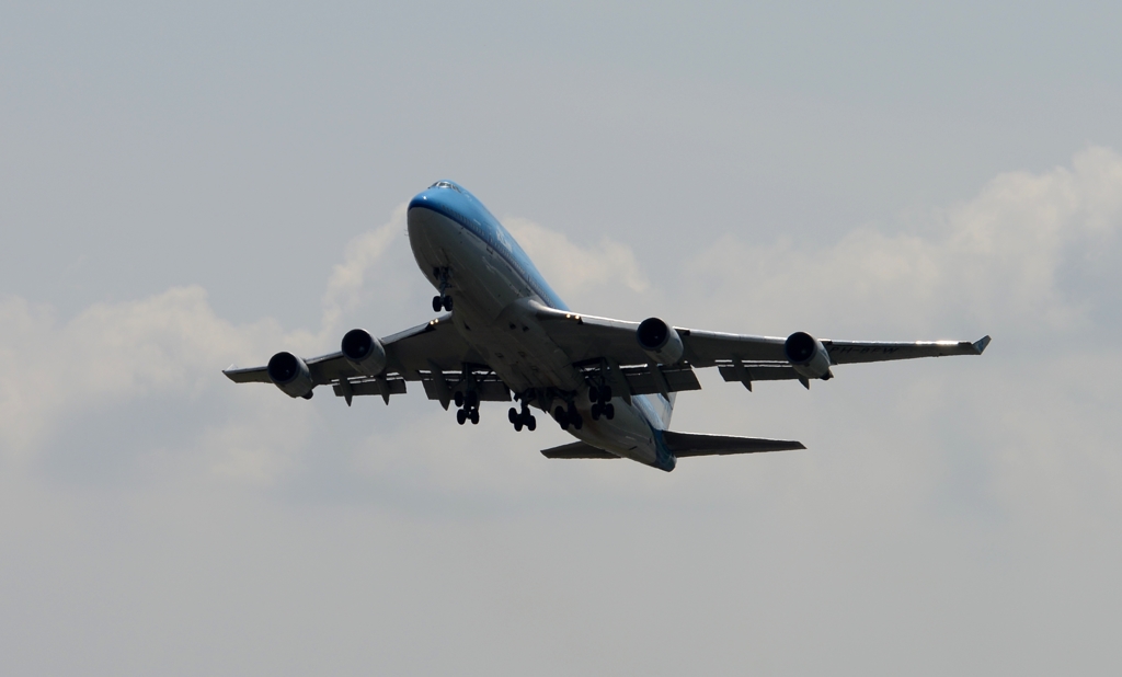 離陸（100）KLM 747-400 
