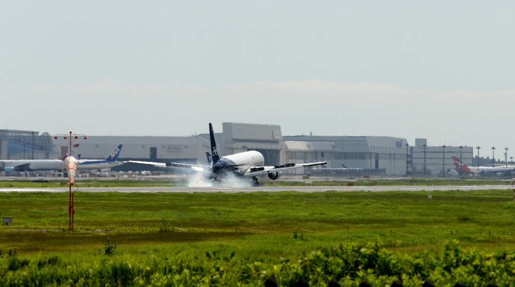 着陸（6-3）Asian Air 767-2J6ER[c]