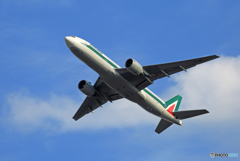 「空色」Alitalia 777-200 EI-ISB 離陸