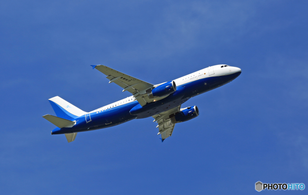 離陸 DEERJET A320-232 B-8415