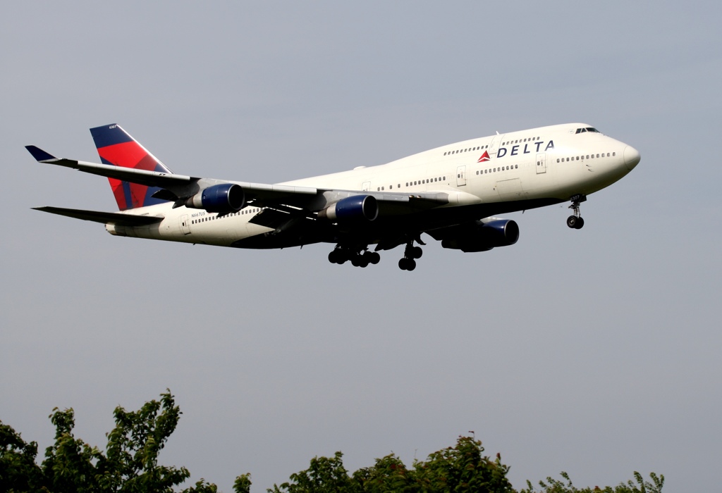 着陸　DELTA 747-400