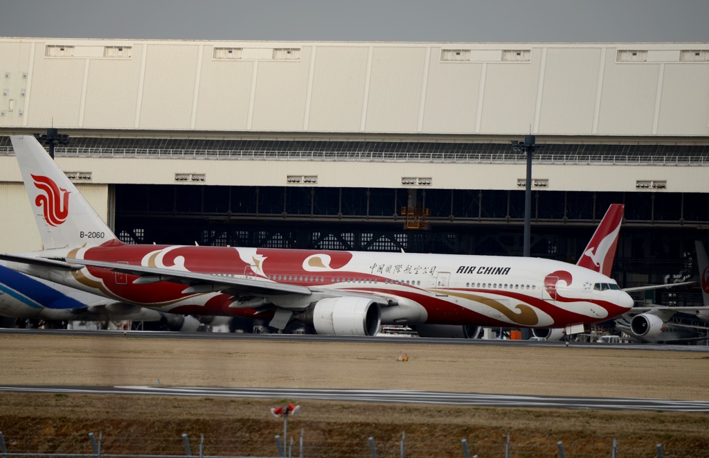 AIR CHINA 777-2J6  出発