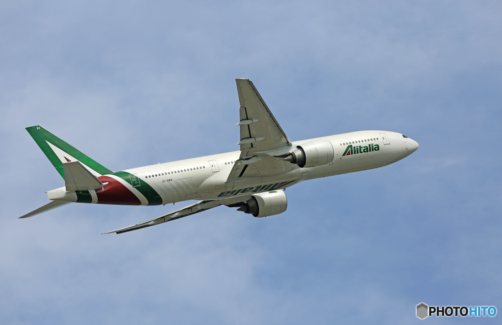 Takeoff Alitalia 777-243 EI-DBK
