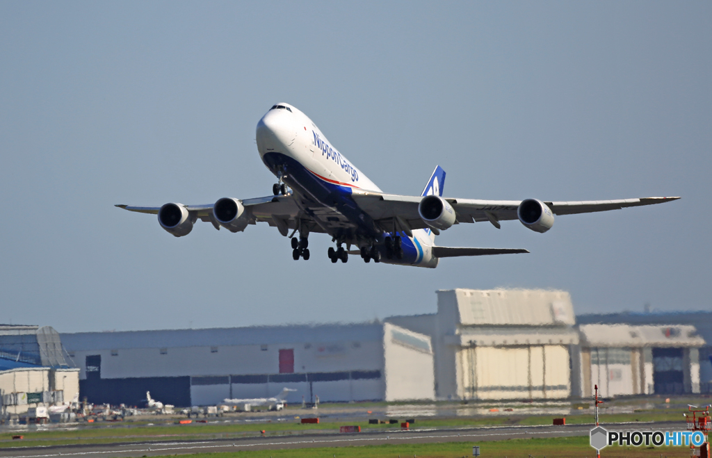 離陸 NCA 747-8KZF JA17KZ「青空」