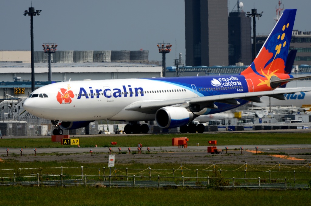 離陸　AIR CALIN A330-200