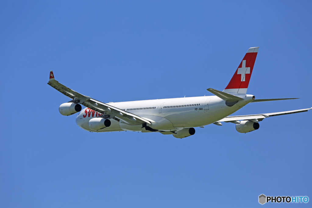 飛び立ち SWISS A340-313 HB-JMH