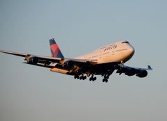 着陸 Delta 747-400 