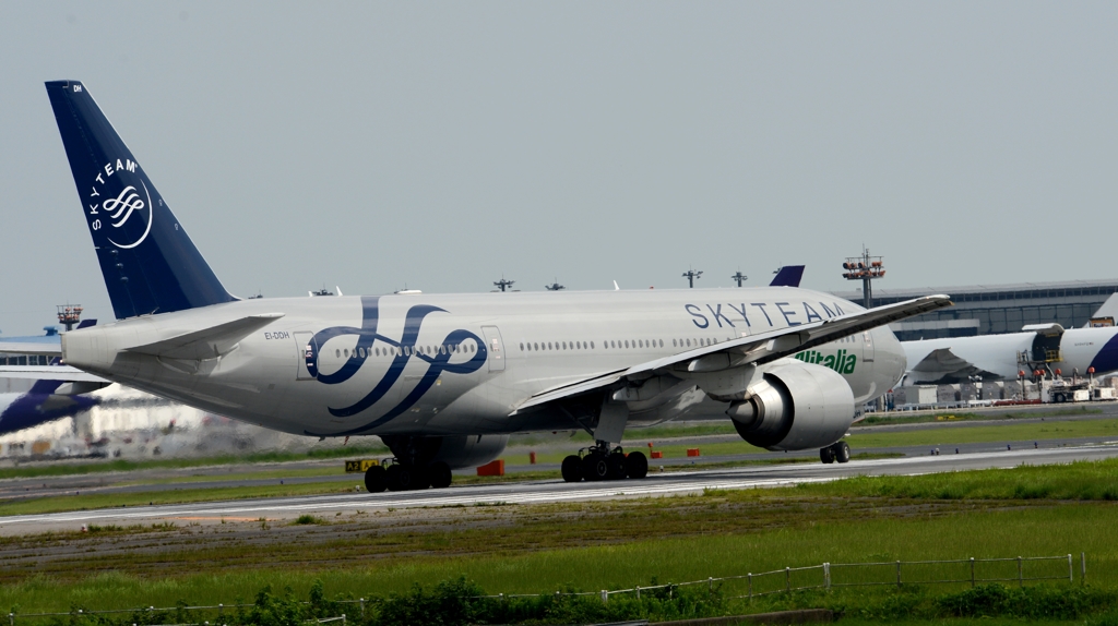 出発（190）Alitalia 737-31H