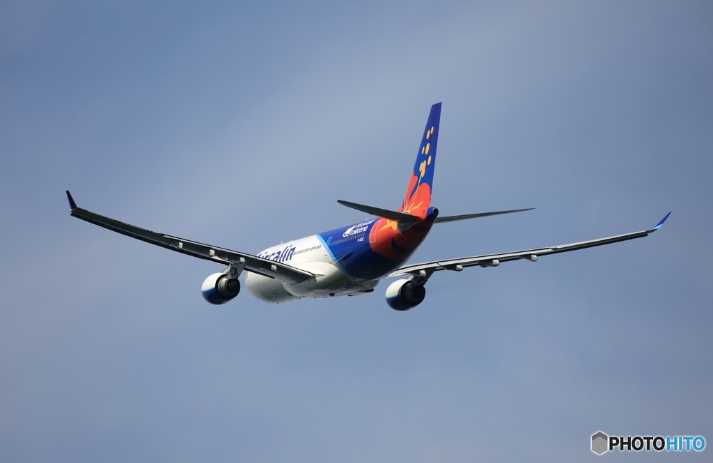 離陸  Air Calin A330-202