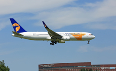 到着 Mongolian 767-300 JU-1021