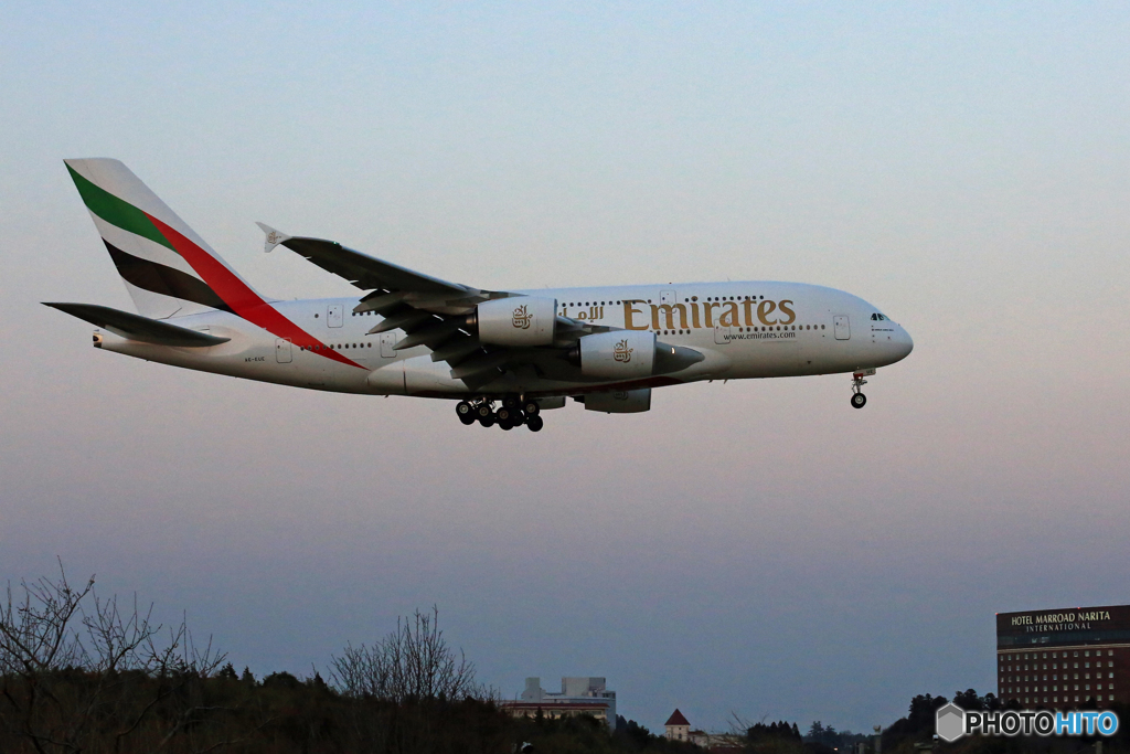 ✈エミレーツ航空 A380-861 A6-EUE ☮到着