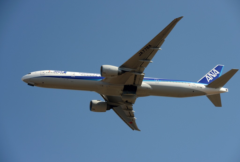 ANA 777-300ER 出発