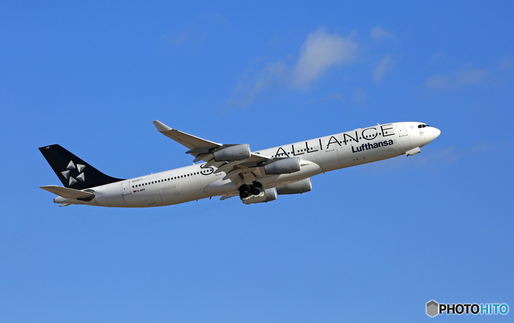 出発 Lufthansa A340-300 D-AIFF