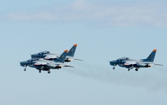 入間航空祭（25）こちらもﾌﾞﾙｰと同じ　T-4