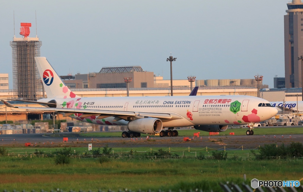 出発　CHINA EASTERN A330-343