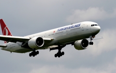 着陸（92）TURKISH Air 777-300 