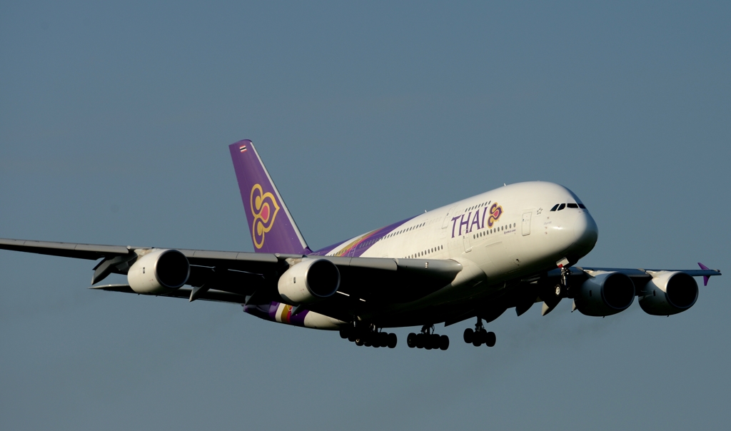 着陸（76）THAI A380-841 [a]