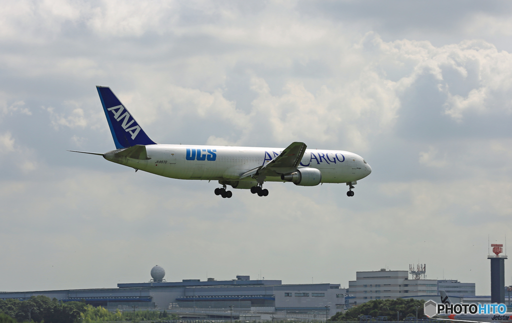 ANA Cargo 767-381 JA8970 到着 