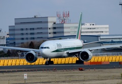 Alitalia 777-200 出発
