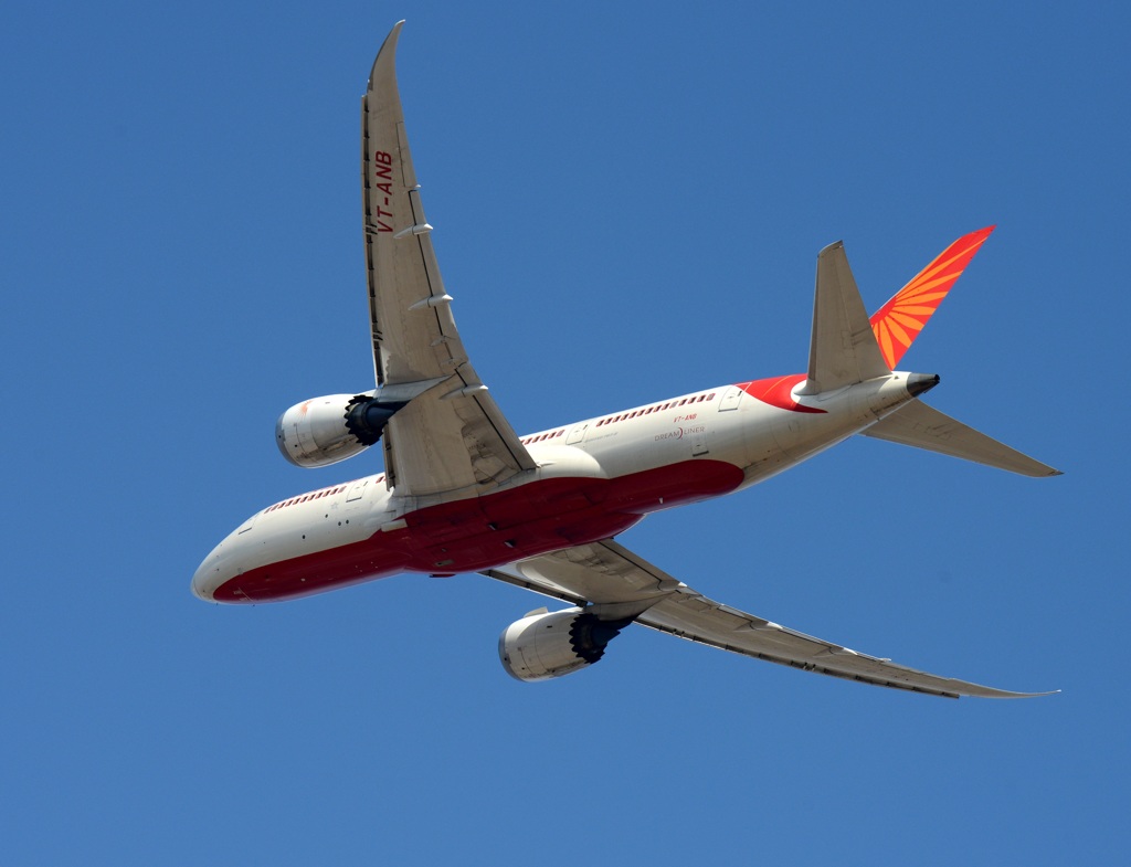 ｴｱｰｲﾝﾃﾞｨｱ 787-8 出発