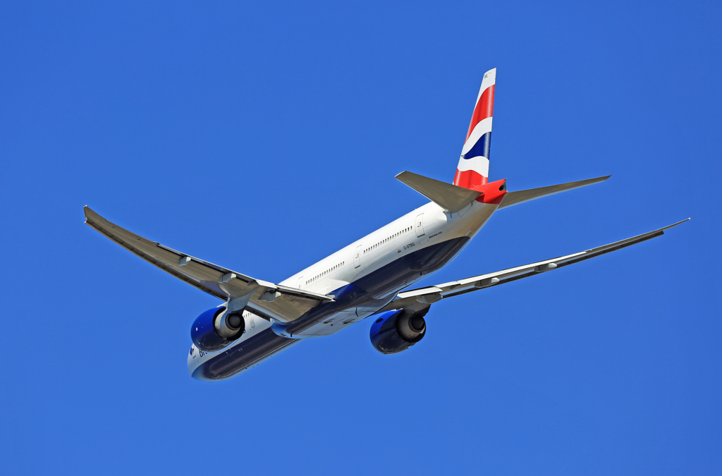 離陸 BRITISH 777-336 G-STBG
