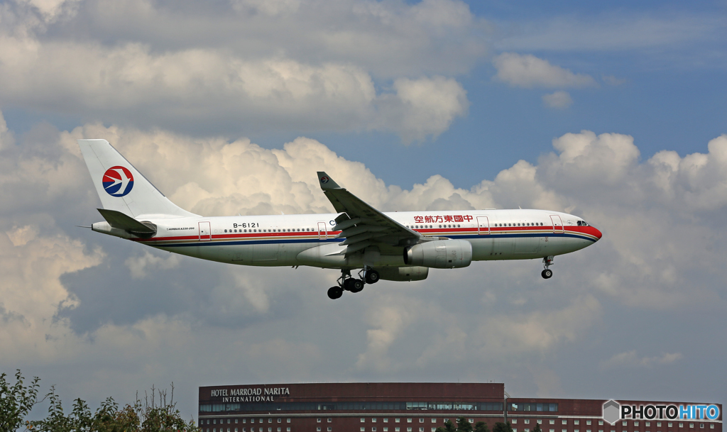「雲」と 中国東方 A330-200 B-6121