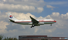 「雲」と 中国東方 A330-200 B-6121