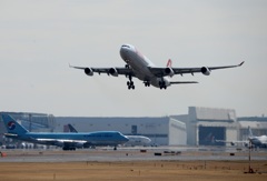 出発 SWISS A340-300